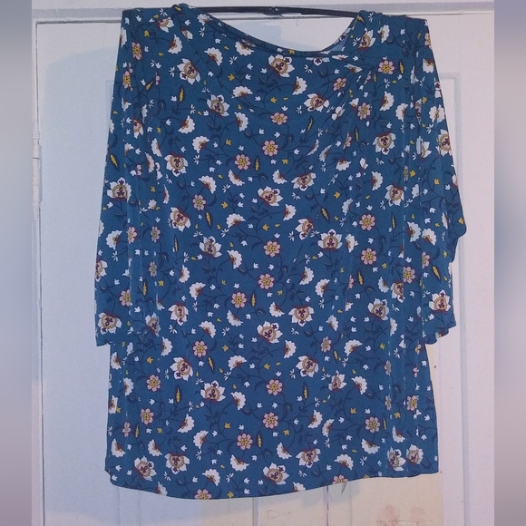 Top - Picture 2 of 3